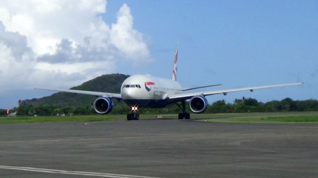 Boeing 777-200 (G-YMMB)