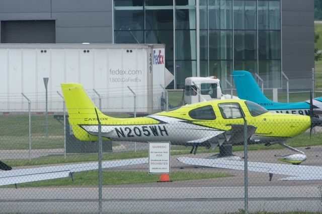 Cirrus SR-22 (N205WH)
