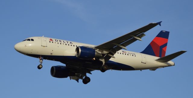 Airbus A319 (N345NB)