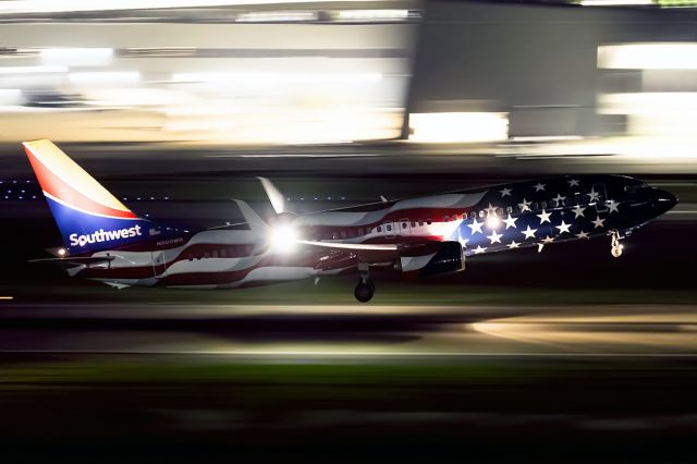 Boeing 737-800 (N500WR) - 'Freedom One' departing Love for Tulsa on WN's 50th anniversary.