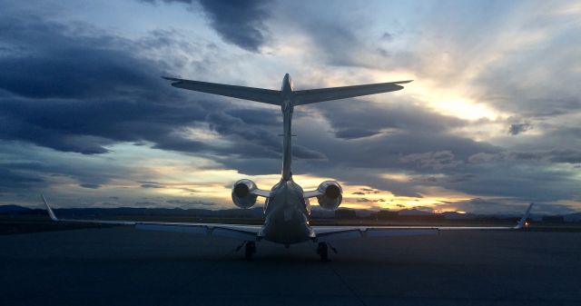 Embraer Phenom 300 (N335QS)