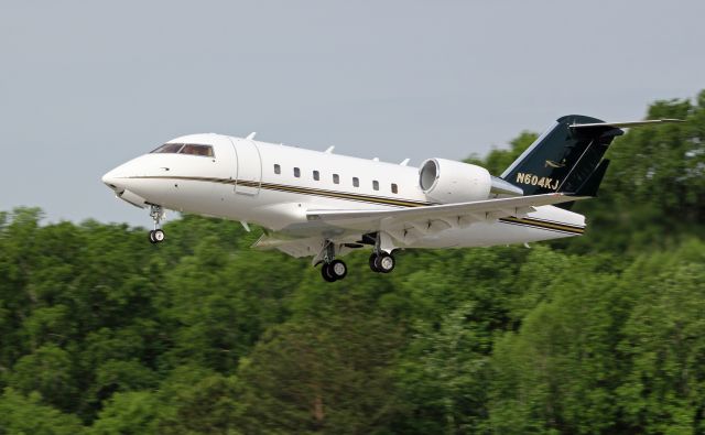 Canadair Challenger (N604KJ) - A Bombardier CL600-2B16 takes off on runway 13 at Falcon Field-Peachtree City, Ga. This is a nice looking airplane. 2019 May 09