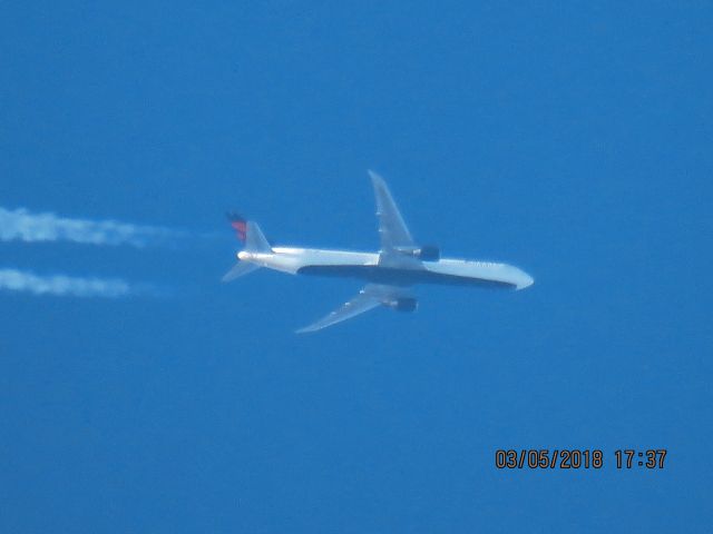 BOEING 767-400 (N838MH)