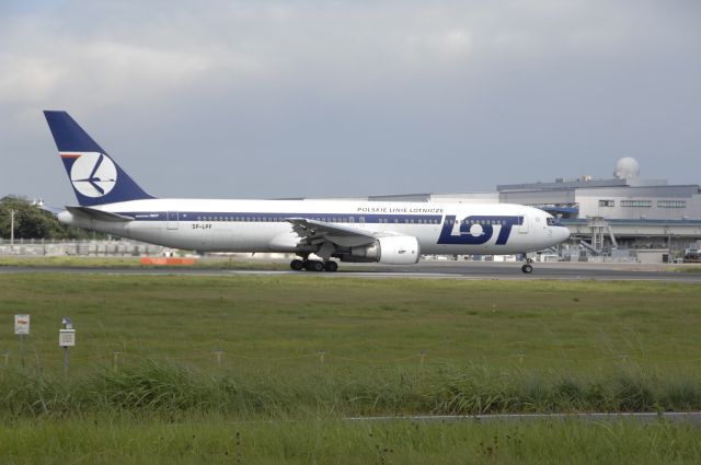 BOEING 767-300 (SP-LPF) - Departure at Narita Intl Airport 16R on 2010/8/11