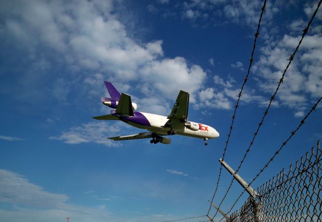 McDonnell Douglas DC-10 (N10060) - FedEx MD-10-10F N10060br /Moments from touchdown on 17R after crossing the airport perimeter fence at AUSbr /Apr-08-2016