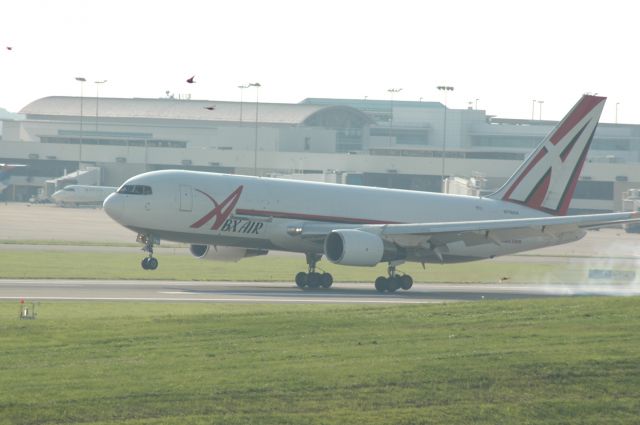 BOEING 767-200 (ABX19) - ABX19Heavy landing on 18L  at about 6:30pm on a tuesday evening    N750AX