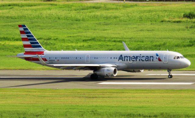 Airbus A321 (N989AU)