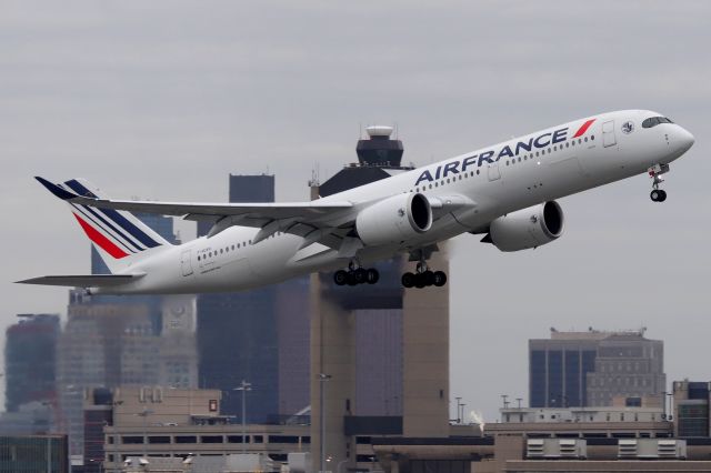 Airbus A350-900 (F-HUVH) - 'Air France 333' departing back to Paris Charles de Gaulle 