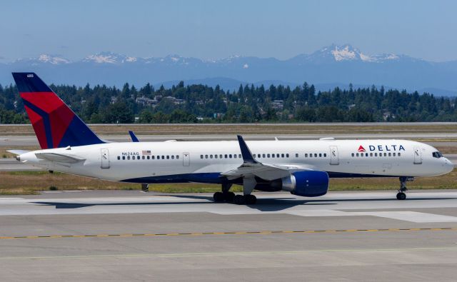 Boeing 757-200 (N624AG) - Jake Youngs, Realtor & Aviation Photographer ð©ð¸br /602.628.3487 ð±br /JakeYoungs@JakeYRealty.com ð¥br /jake.homesinphoenixazarea.com✉️