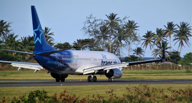 Boeing 737-800 (C-GTQB)