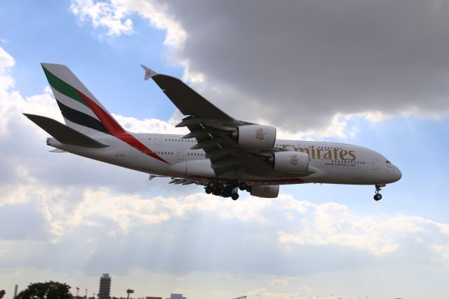 Airbus A380-800 (A6-EEO)