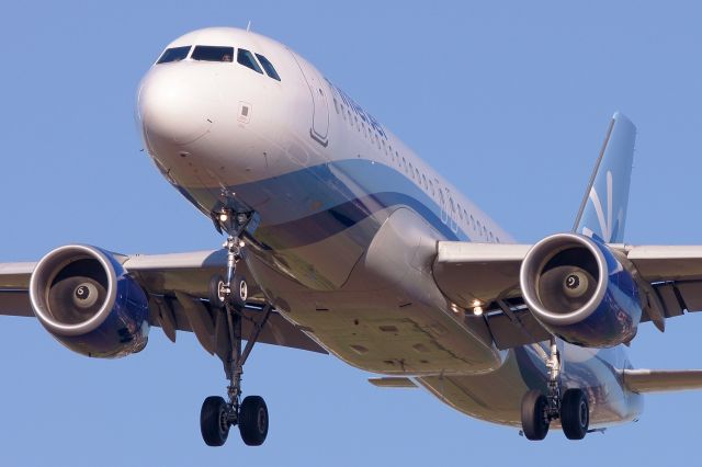 Airbus A320 (XA-MTO) - 12R approach.