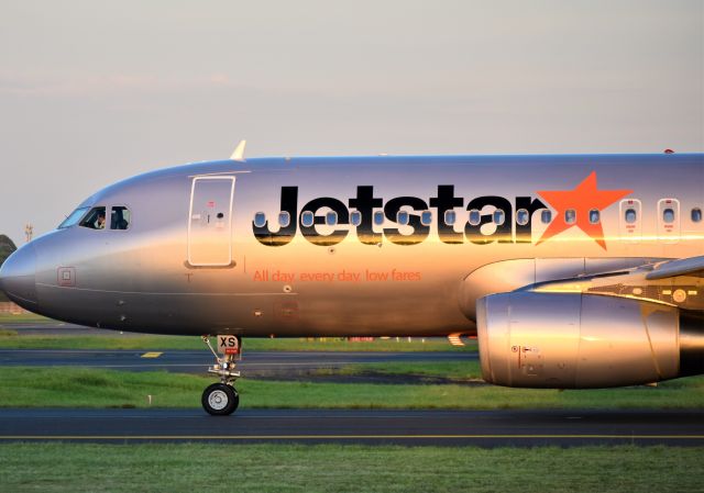 VH-VWT — - Standing at Sheps Mound (Sydney Airport) at 6.30am