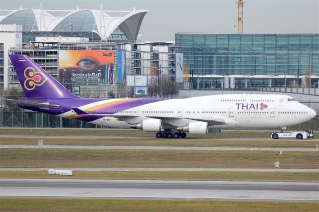 Boeing 747-400 (HS-TGF)