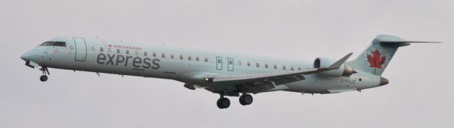 Canadair Regional Jet CRJ-900 (C-FUJZ)