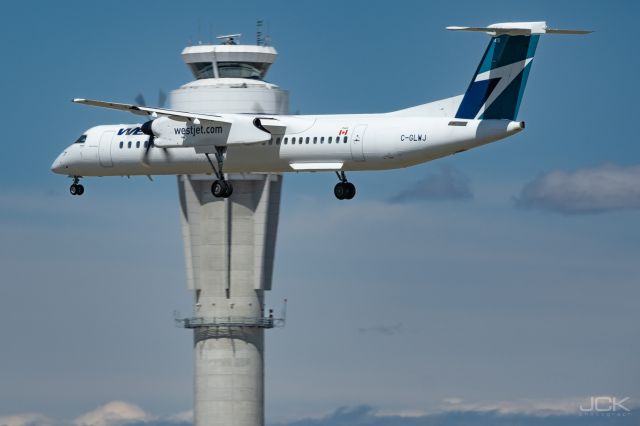 de Havilland Dash 8-400 (C-GLWJ)