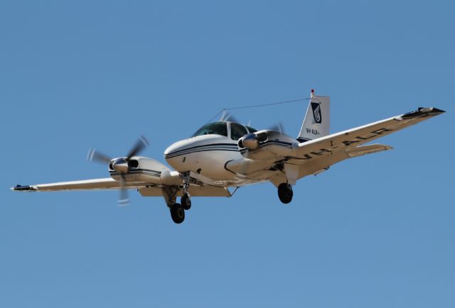 Beechcraft 55 Baron (VH-ALR) - UNISA - UNIVERISTY OF SOUTH AUSTRALIA - BEECH B55 BARON (95-B55) - REG VH-ALR (CN TC-1739) - PARAFIELD ADELAIDE SA. AUSTRALIA - YPPF (23/1/2015)
