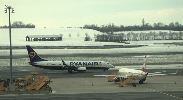 Boeing 737-800 (EI-EMM) - 12/7/23 taxiing in from Rwy 34