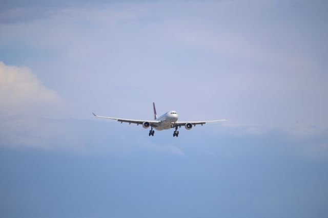 Airbus A330-200 (VH-EBQ)