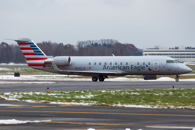 Canadair Regional Jet CRJ-200 (N242JS)