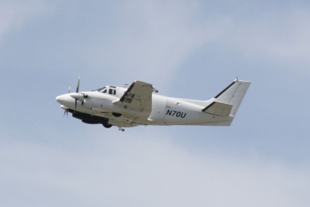 Beechcraft King Air 90 (N70U) - Beechcraft King Air 90 (N70U) departs Sarasota-Bradenton International Airport