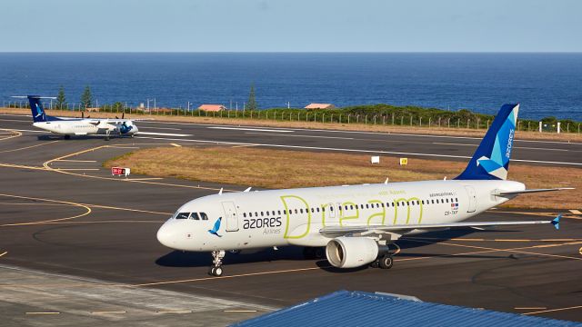 Airbus A320 (CS-TKP) - Parking at Pico Airport