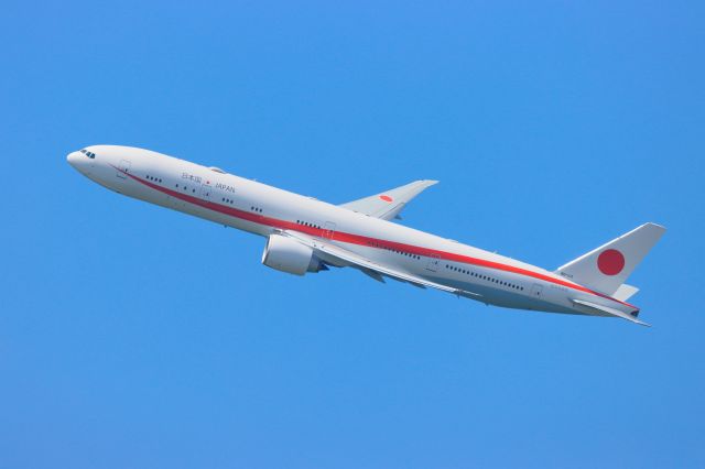 BOEING 777-300 (80-1111)