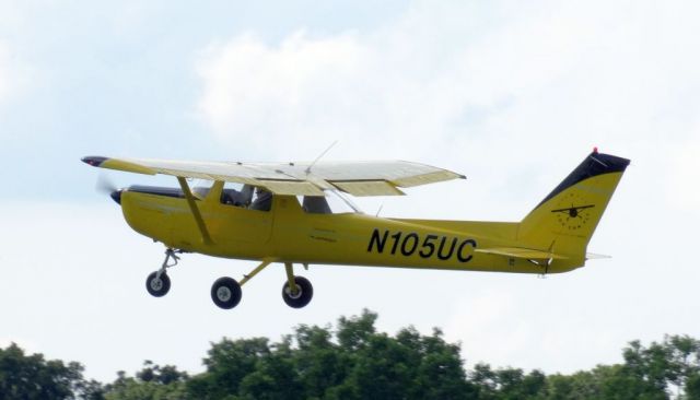 Cessna 152 (N105UC)