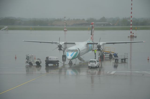 de Havilland Dash 8-400 (SP-EQE)