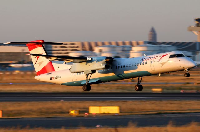 de Havilland Dash 8-400 (OE-LGA)