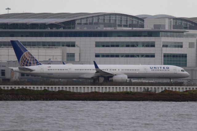 BOEING 757-300 (N57869)