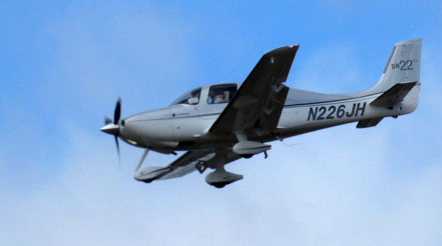 Cirrus SR-22 (N226JH) - On short final is this 2009 Cirrus SR22 in the  Winter of 2022.