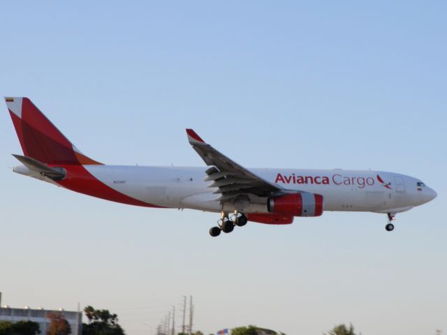 Airbus A330-200 (N334QT)