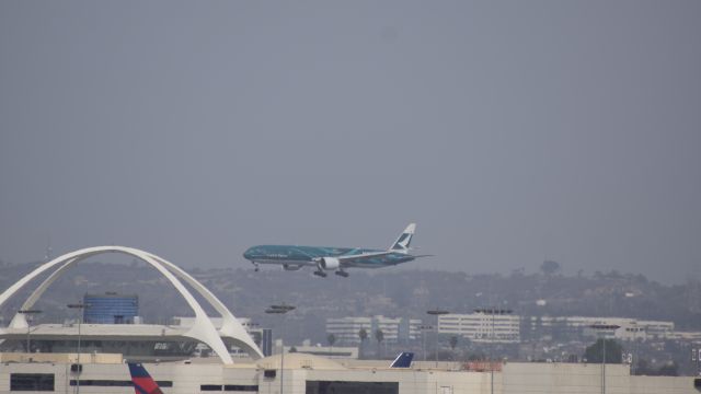 BOEING 777-300 — - El Segundo, Imperial hwy hill 70-300