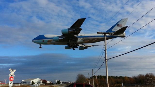 Boeing 747-200 (N29000) - On final 5R Touch and Go