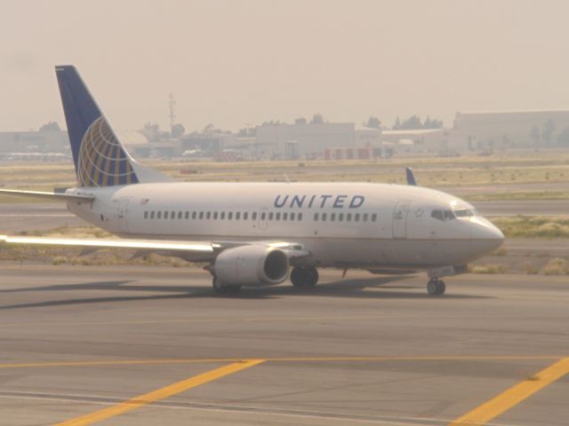 Boeing 737-700 — - Taxing to RWY 05L Mexico City