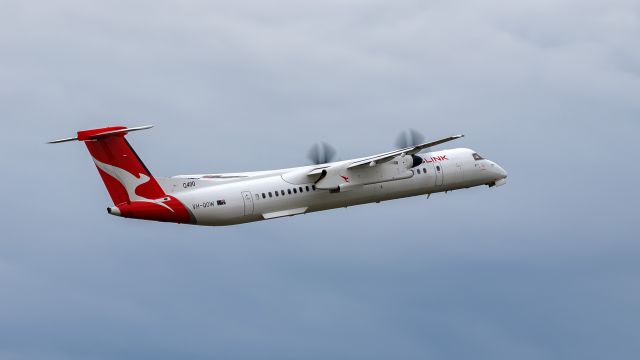 de Havilland Dash 8-400 (VH-QOW)