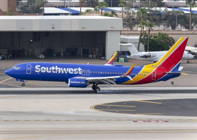 Boeing 737-800 (N8660A)