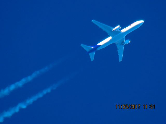 BOEING 767-300 (N138FE)