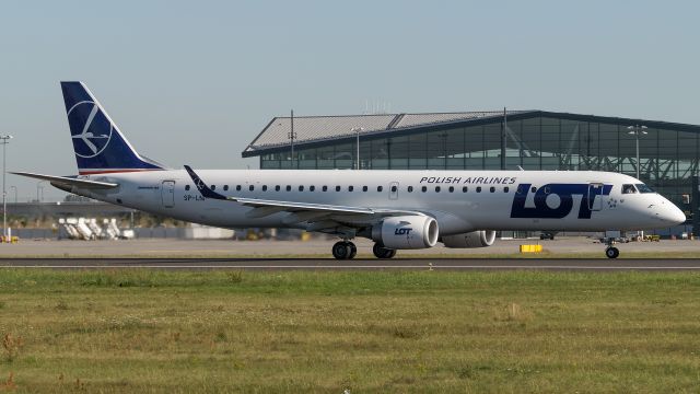 de Havilland Dash 8-400 (SP-LNF)