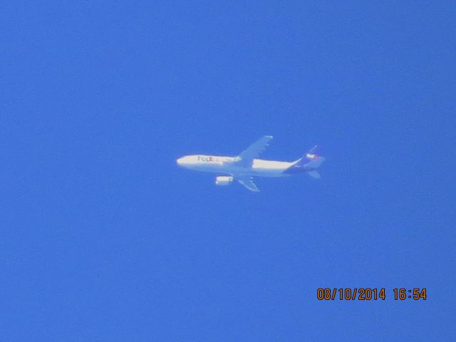 Airbus A300F4-600 (N664FE) - FedEx flight 568 from MEM to SEA to Southeastern KS at 32k feet.