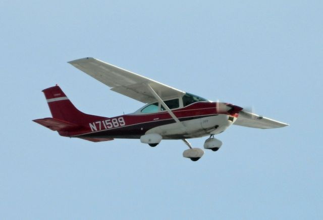 Cessna Skylane (N71589)