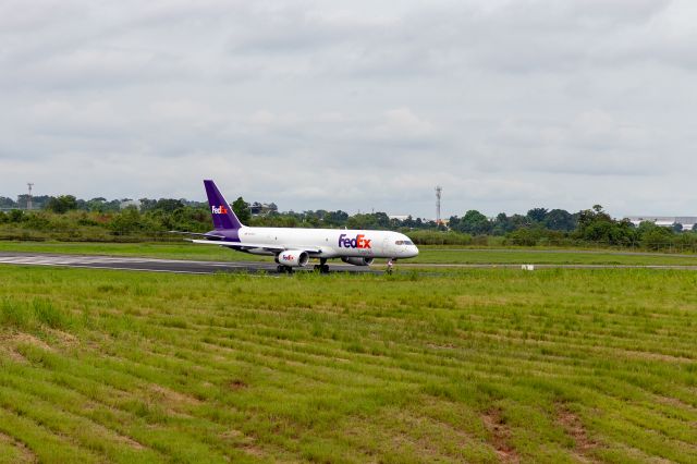 Boeing 757-200 (N978FD)