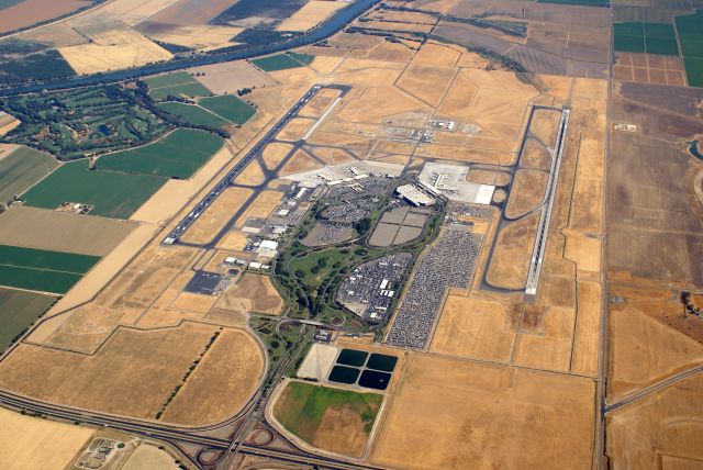 Cessna Skywagon 180 (N180HS) - Shot 10 Aug 2008 from N180HS enroute to Vacaville, CA.