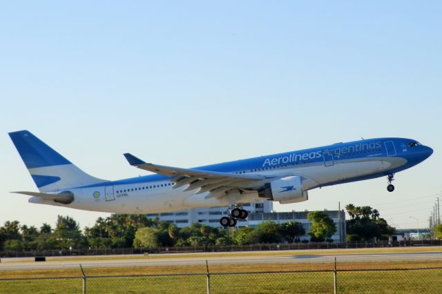 Airbus A330-200 (LV-FNL)