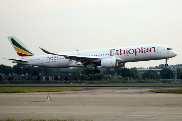 Airbus A350-900 (ET-AVD) - On short finals for rwy 09L on 27-May-18 operating flight ETH700 from HAAB.