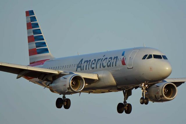 Airbus A319 (N830AW) - American Airbus A319-132 N830AW at Sky Harbor on August 13, 2018.