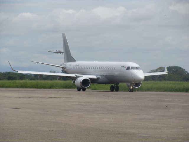 Embraer ERJ-190 (XA-AYJ) - Omnilife Group Airplane