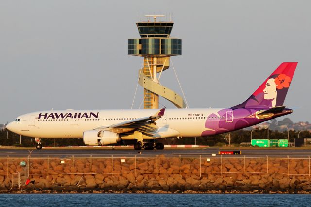 Airbus A330-200 (N382HA)