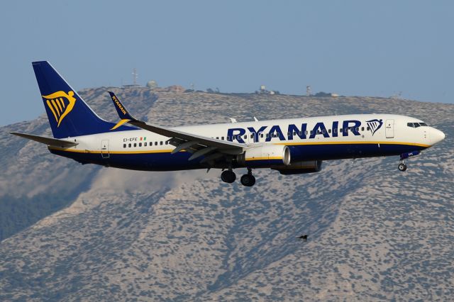 Boeing 737-700 (EI-EFE)